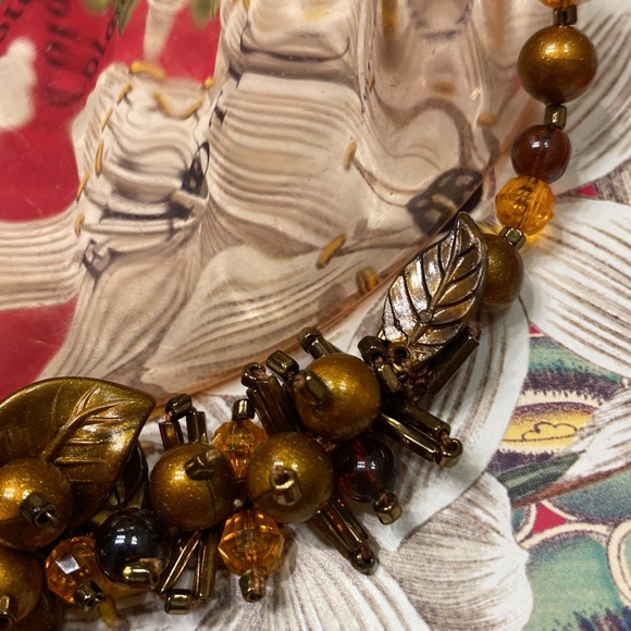 Vintage Made in Western Germany 15 1/2” necklace Lucite leaves/beads/glass beads - Picture 3 of 12
